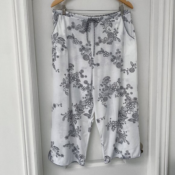 Aria - Lovely Vintage Lacey Sleeveless PJ Top & Cropped Pants Set - Picture 7 of 13